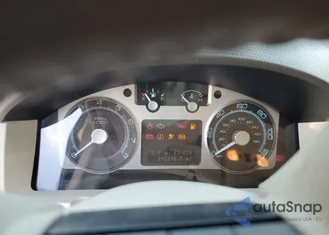 2010 Mercury Mariner Premier z USA, uszkodzony, nr VIN 4M2CN8HG7AKJ01082